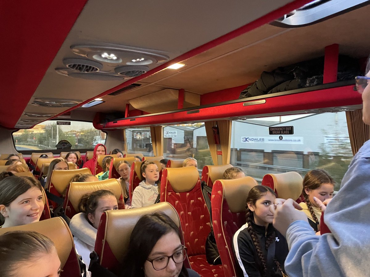 Vocal warm up en route to the#jtifestival ⁦<a href="/MTIEurope/">MTI Europe</a>⁩ ⁦<a href="/ArtsAward/">Arts Award</a>⁩ 26 very excited performers 🤩