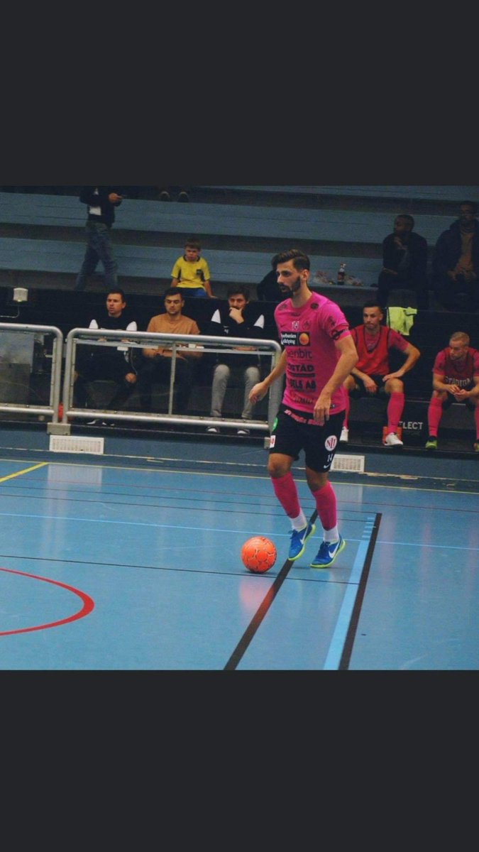 Lidkutdfutsal's tweet photo. Gameday | Idag är det äntligen dags för seriepremiär borta mot FC Rosengård Futsal. Matchen i Rosengårds sporthall startar 15:00.
Vi kommer att sända dagens match live via vår Facebooksida med sändningsstart 14:55.
#WanTuTri https://t.co/XwhrtffgXa