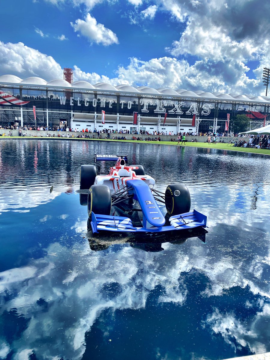 roisinsavitt's tweet photo. Off to the races!!! Can you tell how excited I am?? Brilliant qualifying- can’t wait for the race!! Perfect event for @zoom to sponsor! @billyjoel blew everyone away- sounded fantastic, great end to the day!! #goldendays #hardtobate #USGP @cota_official #bucketlist https://t.co/T87uatHy5Z
