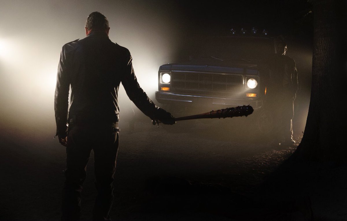 dead_univers's tweet photo. "You can breathe. You can blink. You can cry. Hell, you're all gonna be doing that..." 

5 ans jour pour jour que ces mots sont sortis de la bouche de Negan, on connaît la suite...
On honore aujourd'hui l'un des épisodes les plus marquants de #TWD https://t.co/mtUDM3LUA9