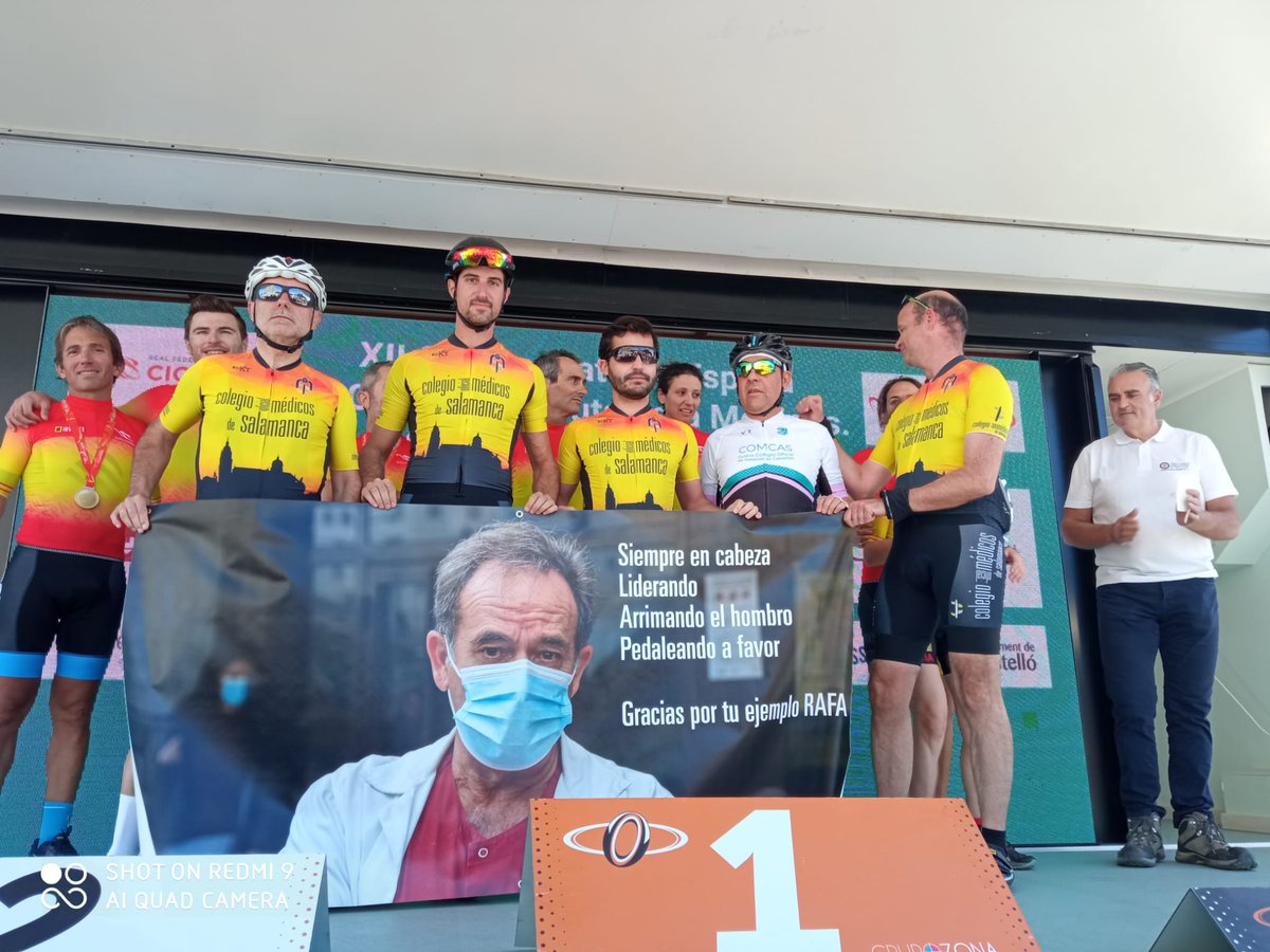 #RafaBorrás cómo nos hubiera gustado verte con tu bici, Rafa. Conseguiste subir el "puerto", no lo dudes.
Cómo te echamos de menos. 

Gran detalle del <a href="/com_salamanca/">Médicos de Salamanca</a> con nuestro jefe, merecido. #Urgencias 

#Salamanca @OMC_Espana