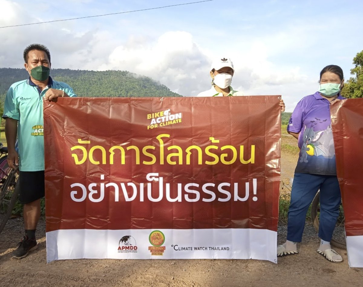 ClimateWatchTH's tweet photo. 3 communities in Phitsanulok --Noen Ma Prang, Jom Thong Moo 7 and Baan Ta Moe, Bang Ra Kham at #BikeActionForClimate demanding #ActNowForClimateJustice.  #SoundTheAlarm #ClimateEmergency @AsianPeoplesMvt @apmdd_ind @PMCJ-ph @KissanRabita @FarooqTariq3 https://t.co/6MQTJKhp3C