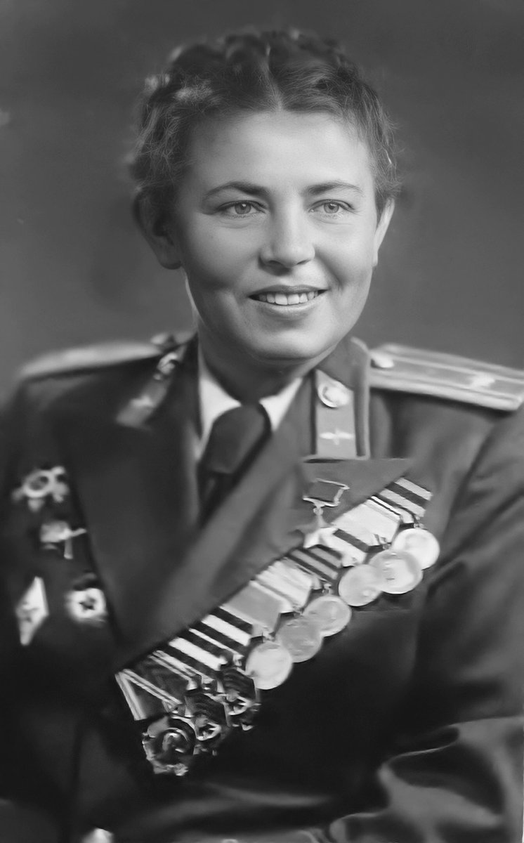 ✔️ 24 октября 1919 года родилась Полина Владимировна Гельман - начальник связи авиационной эскадрильи 46-го гвардейского нбап 325-й ночной бомбардировочной авиационной дивизии 4-й воздушной армии 2-го Белорусского фронта, Герой Советского Союза (1946), гвардии старший лейтенант .