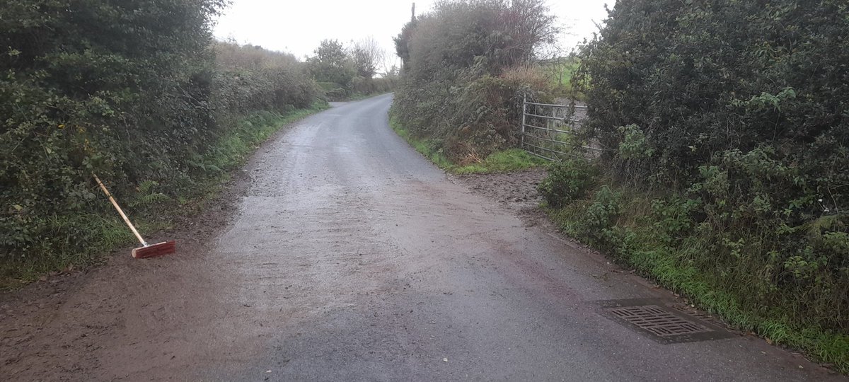Sometimes being a good neighbour means having to roll up your sleeves! Try to sweep after road crossings here whenever can now.
