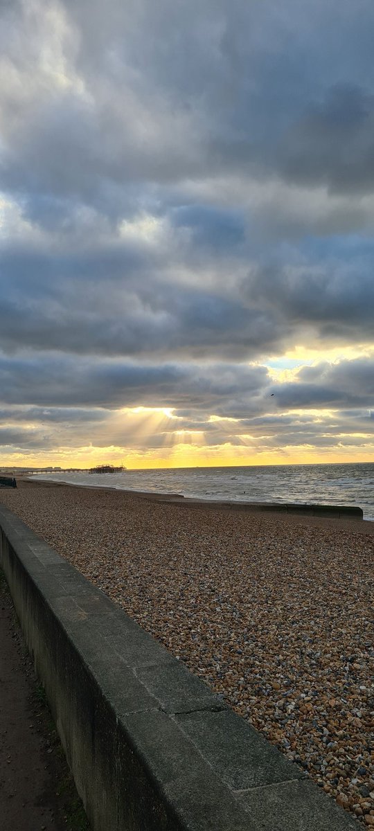 tomohare71's tweet photo. Good morning #Hove #Brighton #Brightonbeach https://t.co/8XEQF6X5D6