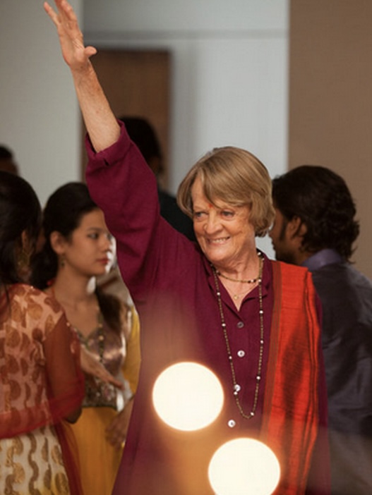 »Her bed is INDIA, there she lies, a pearl;
Between our Ilium and where she resides«
(Troilus and Cressida Act 1, Scene 1)

#ShakespeareSunday #MaggieSmith #TheBestExoticMarigoldHotel