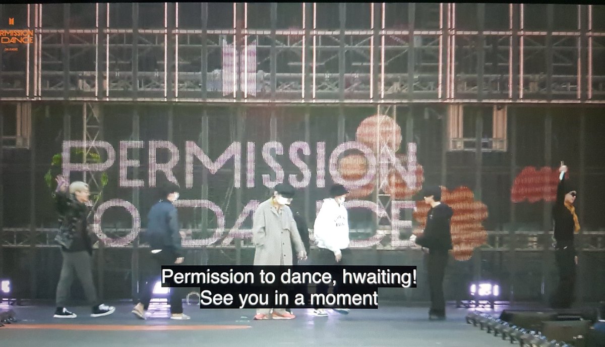 🎥 #RM: Abbiamo trovato un modo, non importa in quale situazione ci troviamo. Quindi non preoccupatevi e godetevi lo spettacolo nella vostra stanza, sarà divertente. Fate solo attenzione a non fare troppo rumore.

<a href="/BTS_twt/">방탄소년단</a> #BTS