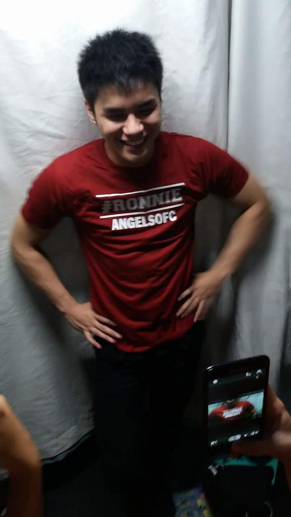 r2angelsofc's tweet photo. 2016 version of our birthday boy @iamr2alonte wearing our R2Angels official shirt ;)

Angels, kamusta na mga shirt nyo? :)

#RonnieBdayProdOnASAP https://t.co/Ajkmx1pvyP