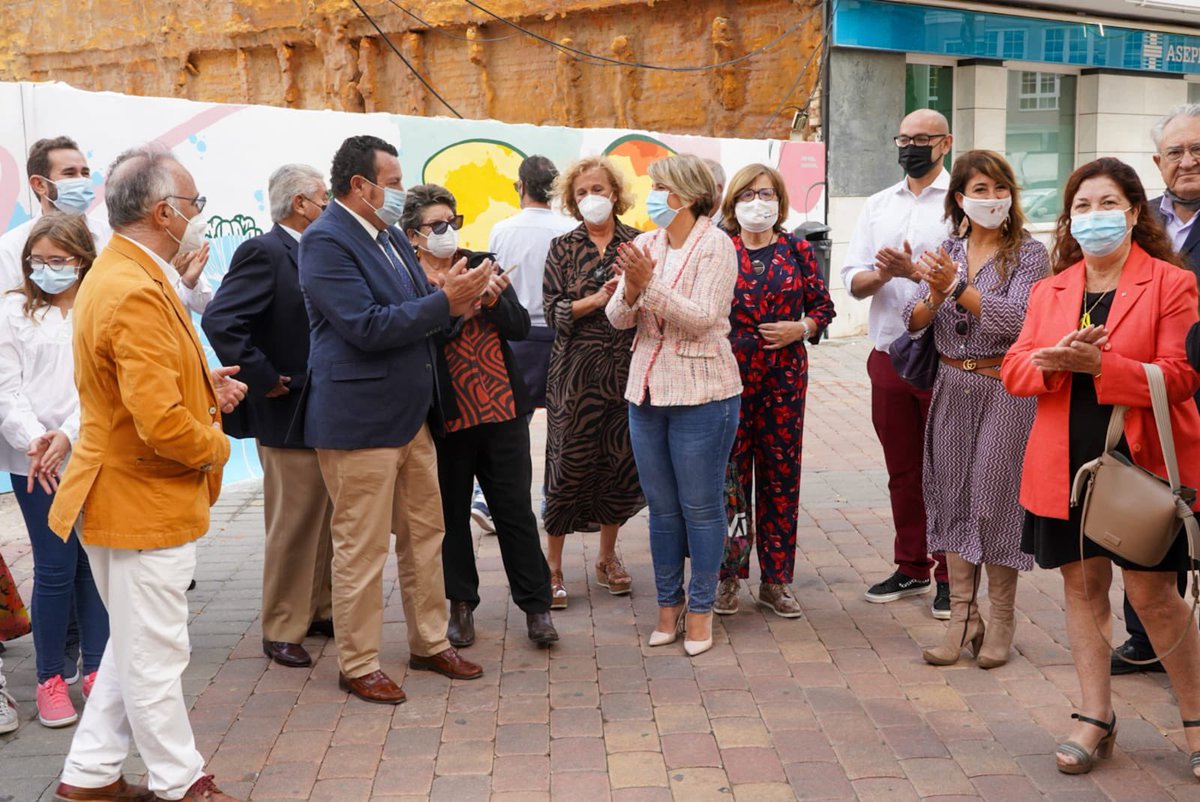 NoeliaArroyoHer's tweet photo. Son muchas las iniciativas sociales de @RotaryClubCTG en colaboración con otros clubes de amigos rotarios. La plaza Alcolea estrena un nuevo mural para recordar la lucha contra la enfermedad de la Polio y los avances para prevenir a toda la población #DíaMundialDelaPolio24Oct https://t.co/R8vos6aZLP