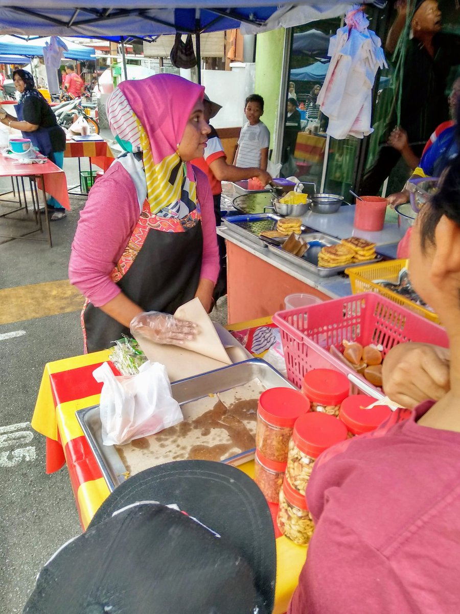 joshuaong's tweet photo. #BandarTunRazak #KualaLumpur
#ThrowbackLane
#RamadanBazaar at #JalanJujur1 (only honest folks found on this road). ;)
#Saturday, 1 Jun 2019 • 6:47 pm
#throwback
#sundayvibes
#SundayFunday
#RakyatJagaRakyat
#PrePandemic #PreCovid19Days
#CovidIsNotOver #Covid_19 #Malaysia #Cheras. https://t.co/88jkLp1O0J