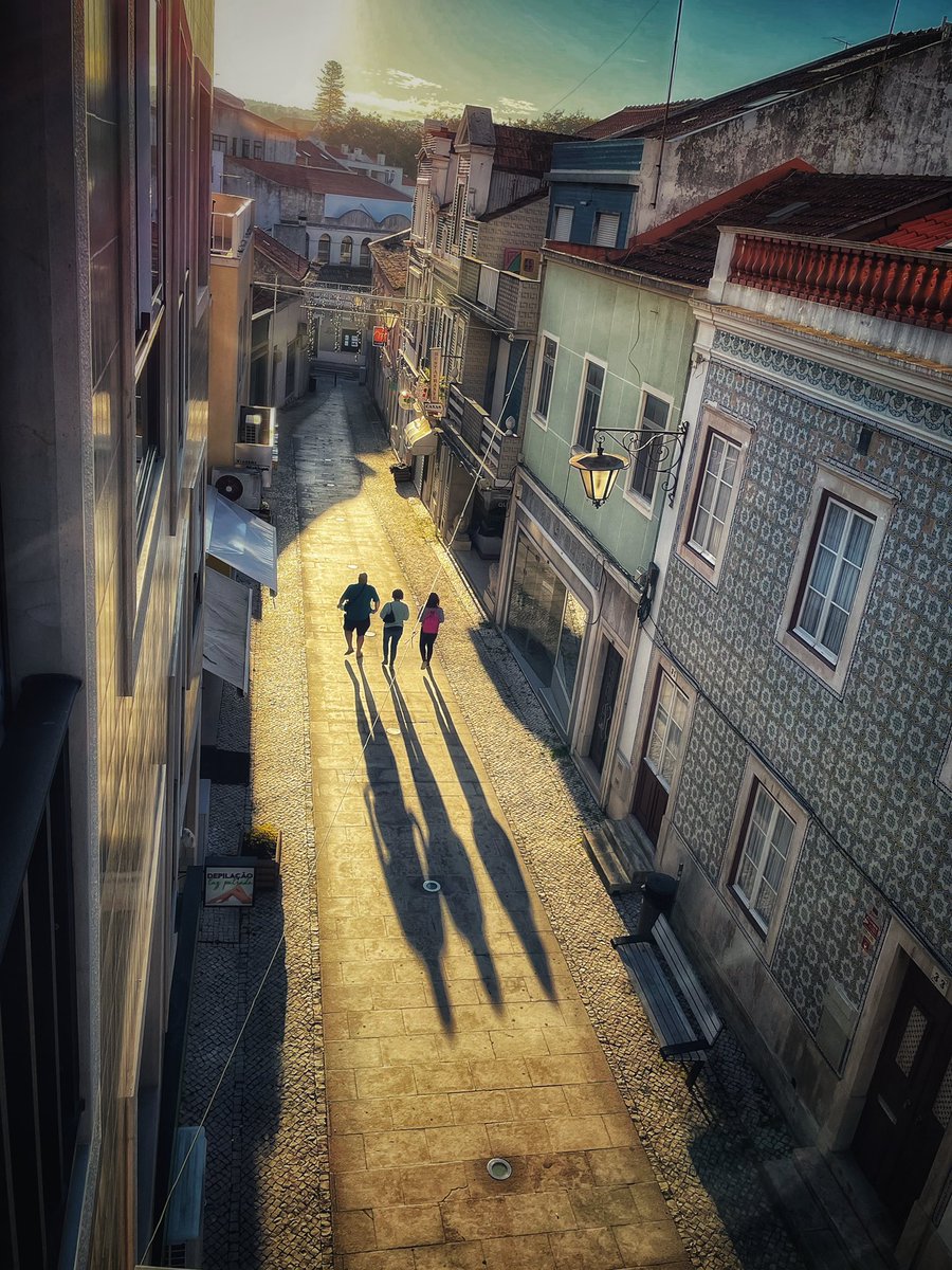 vd's tweet photo. the three giants #caldasdarainha #pprtugal #sunrise #autumn #photography #photooftheday #gameofshadows https://t.co/Vw2dQtH53c