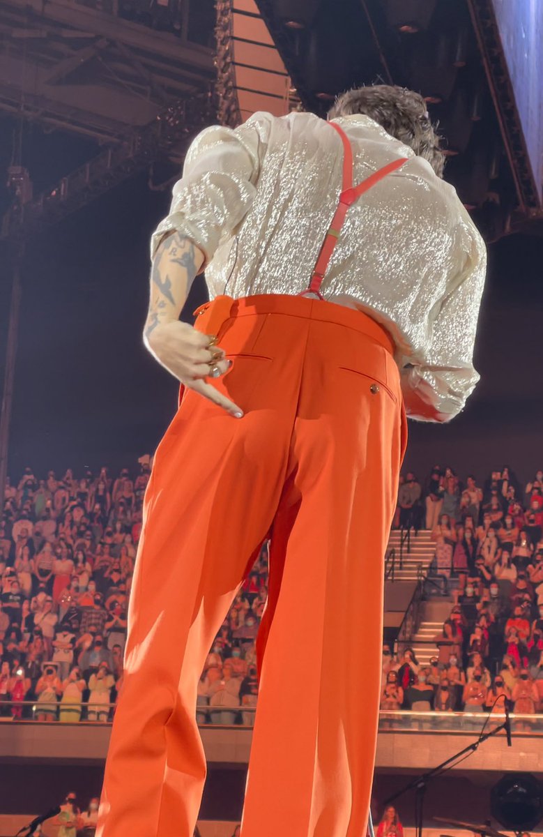 miryisGolden's tweet photo. Perché nella vita ci vuole culo, buona Domenica cuori. 🌼 

#LoveOnTour
#HarryStyles https://t.co/TAJSfws95a