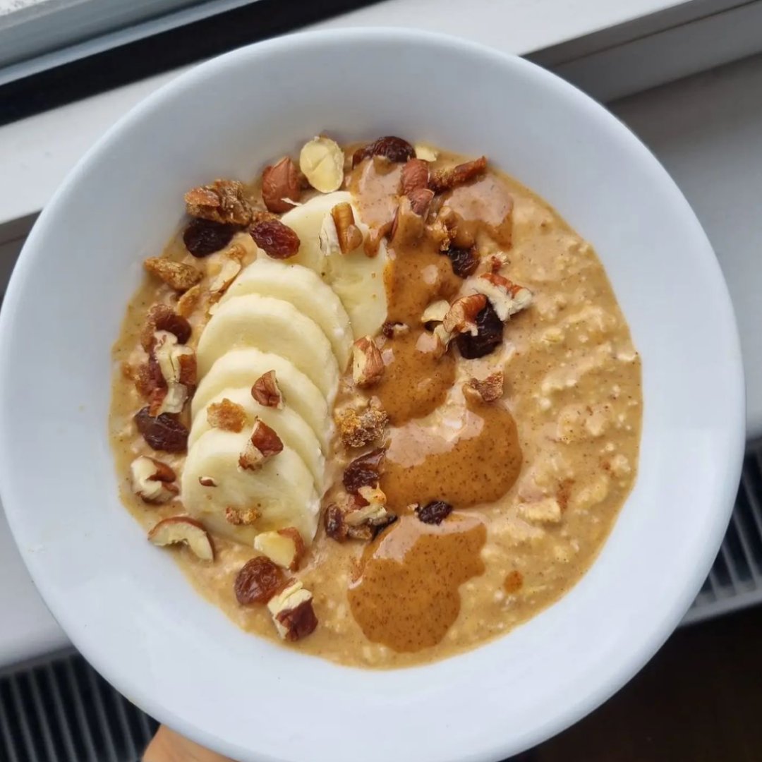 All you need for this TASTY Pumpkin Spice Overnight Oats is...

🎃 Gluten-free oats
🎃 Hazelnut milk
🎃 Pumpkin puree
🎃 Pumpkin spice mix
🎃 Cinnamon
🎃 Agave / maple syrup
🎃 Vanilla Protein Blend

Head over to our website now to shop our Vanilla Protein Blend 📲
#pumpkinrecipe