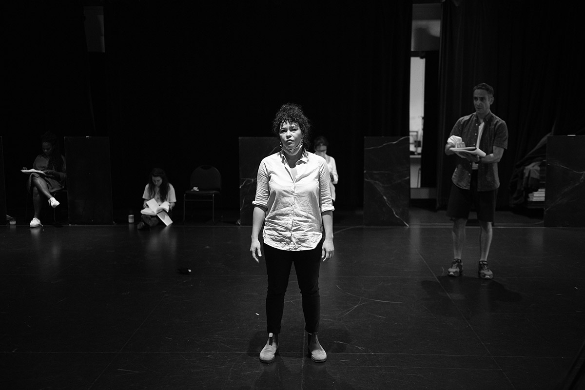 "A.L. : Les fleuves sont insaisissables. On peut y projeter ce que l'on souhaite. "
Entretien croisé entre Rébecca Déraspe et Annick Lefebvre

"Les Filles du Saint-Laurent" à voir du 4 au 21 novembre
plus d'infos : colline.fr/spectacles/les…