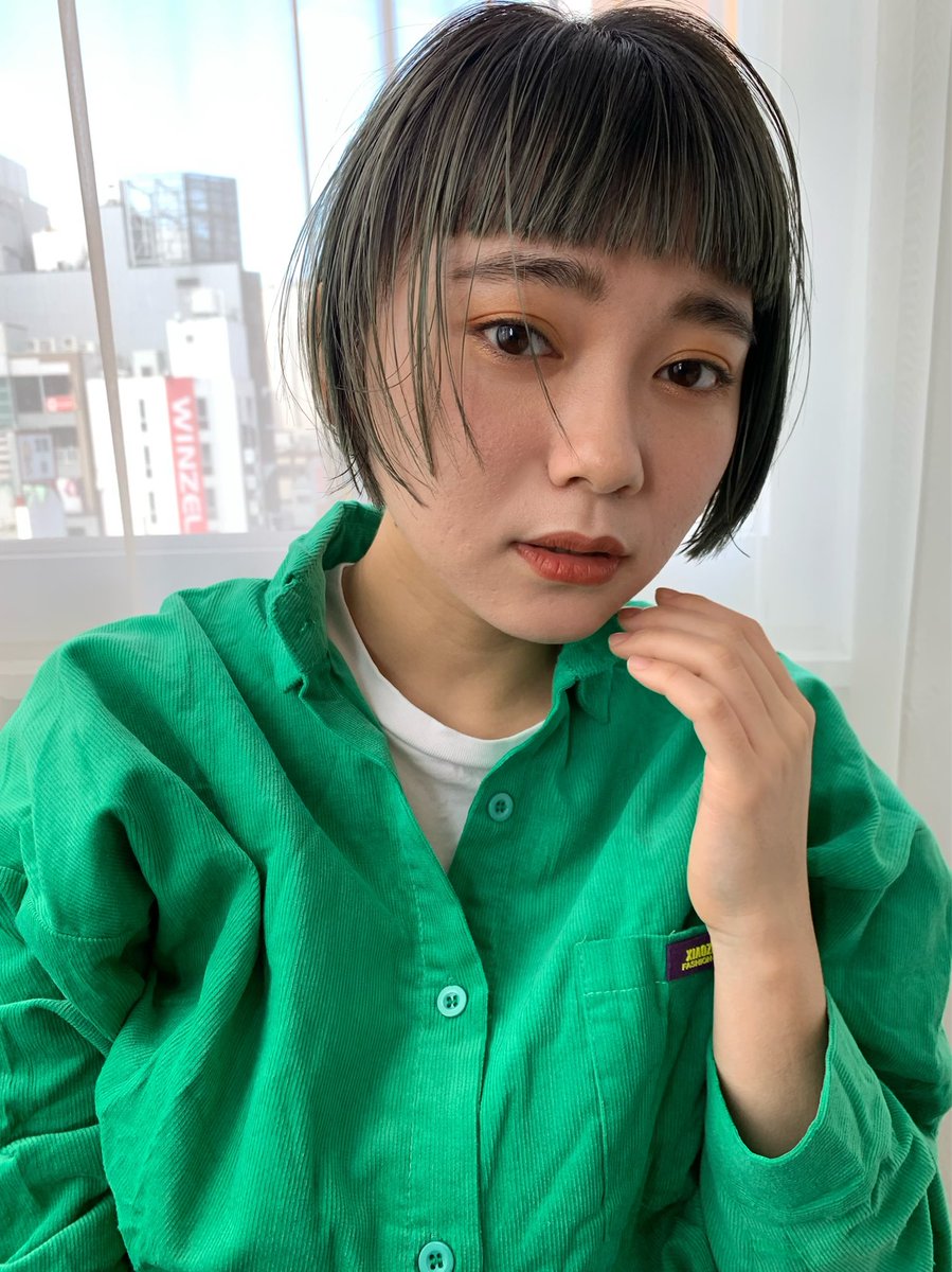 _elly0901_'s tweet photo. 根本暗めのグリーンカラー🥦🫑🥬

少し個性的なのが可愛いポイント◎

#グリーンカラー #ミントカラー #ミントグリーン #恐竜カラー #デザインカラー #ハイトーン #ハイトーンカラー #ブリーチカラー #ブリーチ #ミルボン #アディクシーカラー #アディクシー https://t.co/v6GsYlkSul