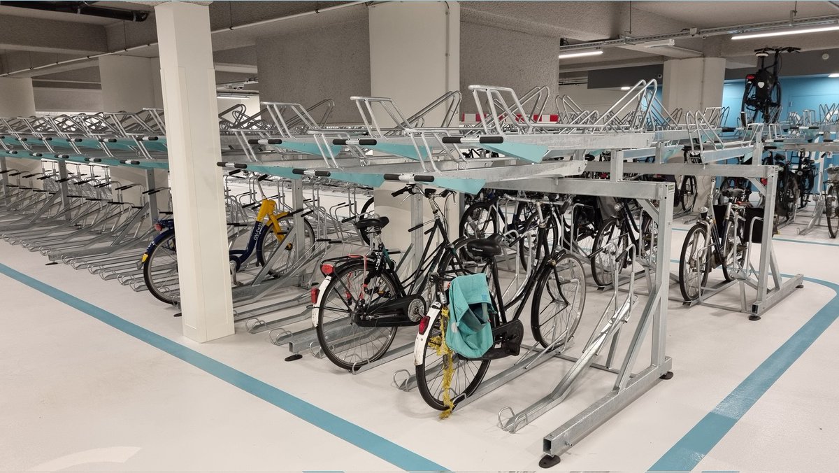 dublincycling's tweet photo. The new cycle parking facility at Crumlin Shopping Centre is amazing! Thanks @OfficCrumlinSC for setting such a good standard. 🚲🅿️ https://t.co/T2Ook9SIwV