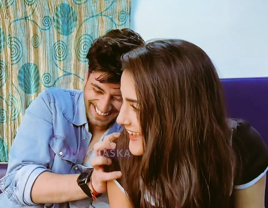 sushvids's tweet photo. ~Just by your touch you make me forget the rest of the world😌

#ShauryaAurAnokhiKiKahani #DeVir #DeVirVibesOnly https://t.co/jHKLMSUwGO