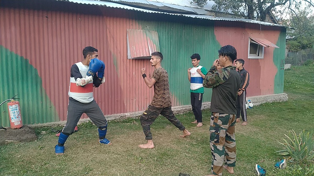 ToofaniBaba1's tweet photo. ADVANCE WUSHU TRAINING
In the ongoing Wushu training at Kangan for the local boys, 21 boys and youth are getting trained in the second stage of advance Wushu, getting ready for the National level.
#FitIndia
#IndianArmyForAwaam
#NayaKashmir
#KashmirRises
@Mesmer_Manasbal https://t.co/v8rPvbLSl6