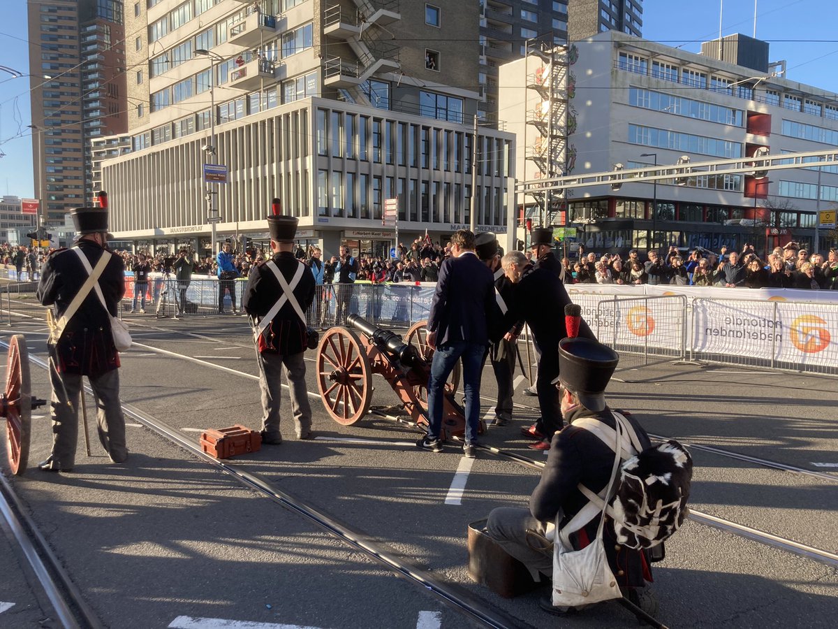 dir_veiligrdam's tweet photo. De start van #demooiste #Marathon @rotterdam gestart! https://t.co/dNzkYpCPNc