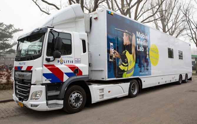 Cyber 10-daagse

Morgen, maandag 25 oktober, staat ons mobiel media lab in Denekamp.
Van 09.30 tot 16.00 uur kan jij een kijkje komen nemen aan de Lange Voor.
Kom jij ook?