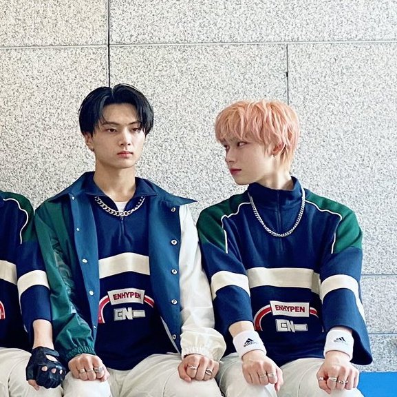 epistlesun's tweet photo. what goes on ? 😭 https://t.co/WIOI8Yy8yo