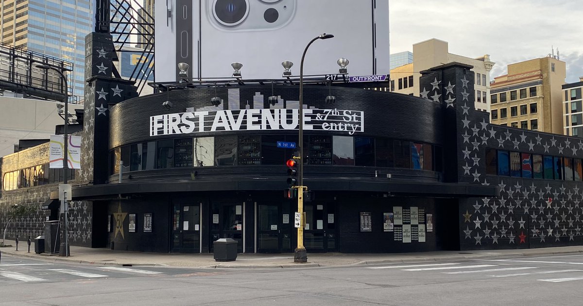 boomtownpodcast's tweet photo. A DJ gig has taken Benny Banzai to #Minneapolis this weekend where he’s staying a block from the famous @FirstAvenue music venue. Opened in 1970, it was the location of the concert scenes for “Purple Rain”. #FirstAvenue #80s #80smusic #TheMainroom #TheEntry #boomtownpodcast https://t.co/iPBzkz2xFB
