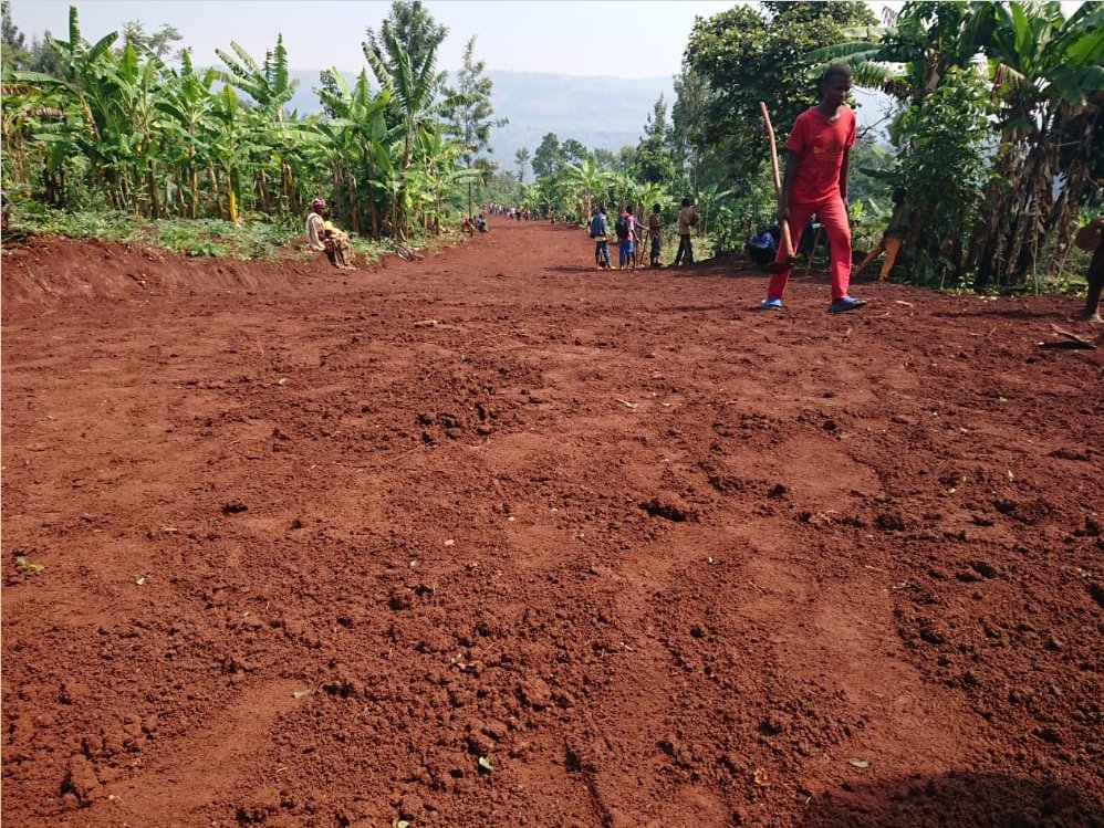 CommuneKiremba's tweet photo. Travaux de développement communautaire ce samedi 23. 10. 2021 à Kiremba https://t.co/16v4ga0v9Q