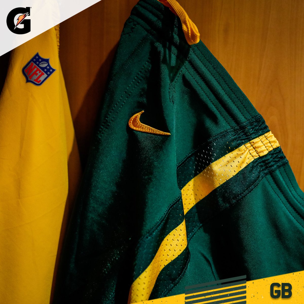 packers's tweet photo. A Classic look at Lambeau 🟩🟨

#WASvsGB | #GoPackGo https://t.co/m6aX0MjLd6