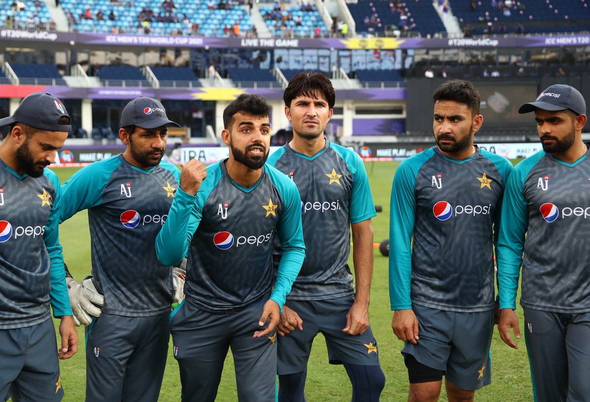 T20WorldCup's tweet photo. Babar Azam has won the toss and opted to field. 

🇮🇳 or 🇵🇰, who are you backing? 

#T20WorldCup | #INDvPAK | https://t.co/UqPKN2ouME https://t.co/ms1OlUnkSQ
