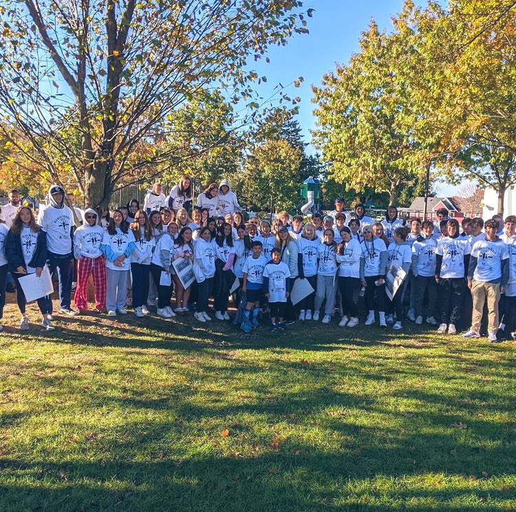 Our King Cares 5K Volunteers are ready to go this morning as we conclude Homecoming Weekend with our annual run benefitting the @OStarfish and @BGCofStamford!

👑 🏃‍♀️ 🏃‍♂️👏👏👏

#kingschool #kingcares5k #stamford #govikings #giveback #orphanedstarfishfoundation #bgcstamford