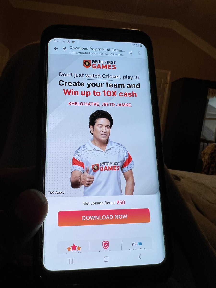 itsmymindspace's tweet photo. @PaytmCybercell emails are being sent masked as Paytm offers around cricket. They are urging users to download an app and make changes in the mobile settings.  The app is not hosted on the app store. This is a fraud. Would you please save people from getting enticed by the offer? https://t.co/FRerK8JJtj