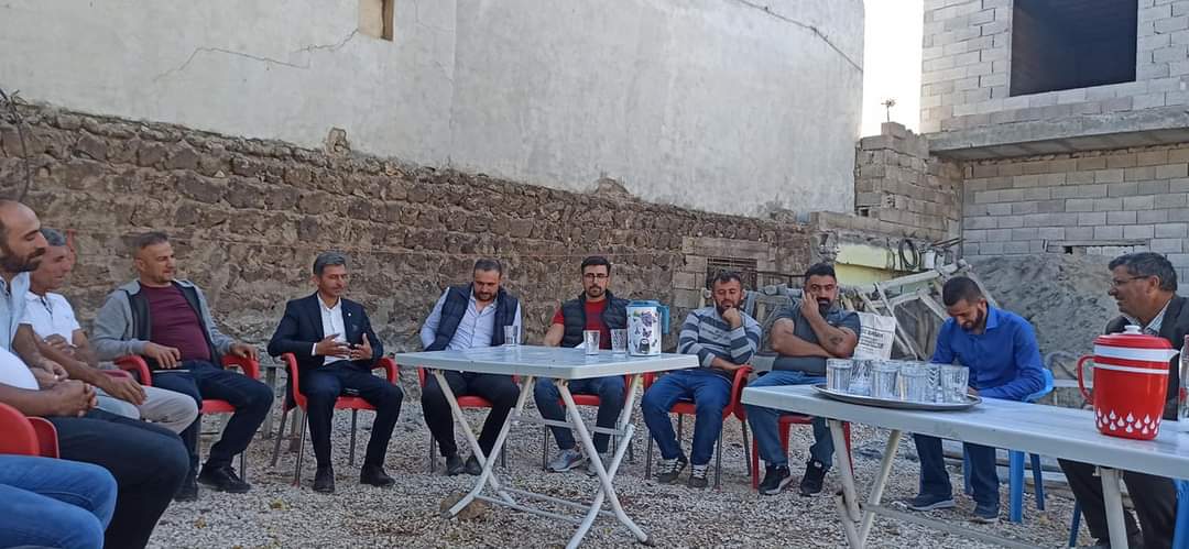 DmSeydo's tweet photo. Derik İlçe Başkanı sn Seydo Dem ile Teşkilatı Derik ilçesine bağlı Kovanlı köyünü ziyarete bulunduk Bize gösterdiği misafir perverlikten ötürü teşekkür ederiz.
#Devapartisi #Alibabacan @emin_ekmen #Mesutaydoğan #Seydodem #Mahmutaba #Mardindeva #Derikdeva #Derikgençlik https://t.co/5ZgegXEEjn