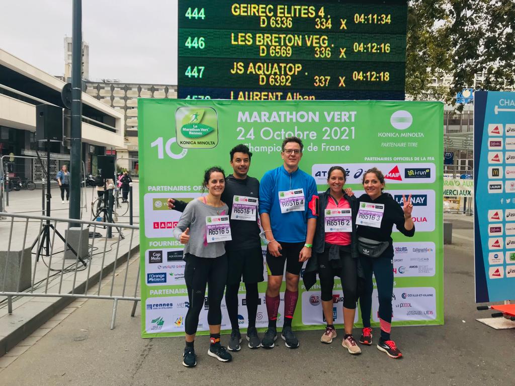 marielafragette's tweet photo. #marathonvert avec @RennesSB ! Equipe de choc avec @le_roux_RSB @ClementLP @celine_bruhat et  @liebertaude 
Les sourires de l'arrivée !! https://t.co/2if80AzNb0