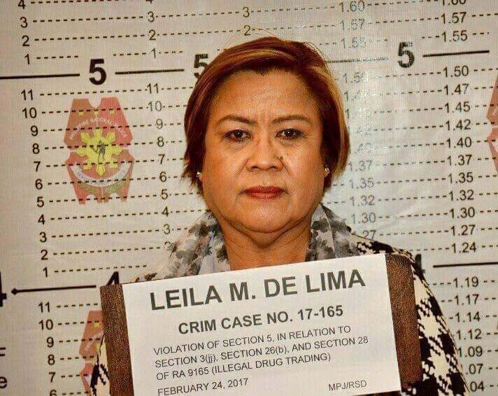 Dodong_gwapo01's tweet photo. Eto nga pala ang isang sample ng may kasong non-bailable pero gusto ng Parliamentary Immunity kaya gustong maging Senadora ulit. Will not happen this time. Target natin: #CiitizenLeila2022 at maging payak sya. Oks ba yun? #LiberalHypocrisy #NoToLP2022 #NoToCPPNPANDF #PoliticsLive https://t.co/eEfdeRrh4A