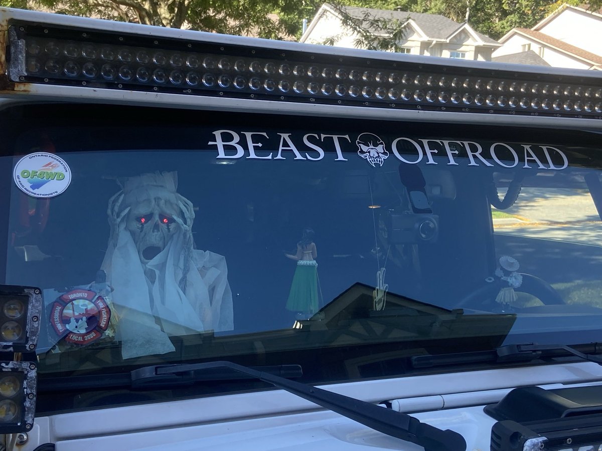 gpm_3rd's tweet photo. Whoโs ready for Halloween? #scarypassenger #beastoffroad #halloweendecor #halloween2021 #halloweendecoration #skeletonsofinstagram #hand #foot #gpm_3rd https://t.co/JewWUNcffN