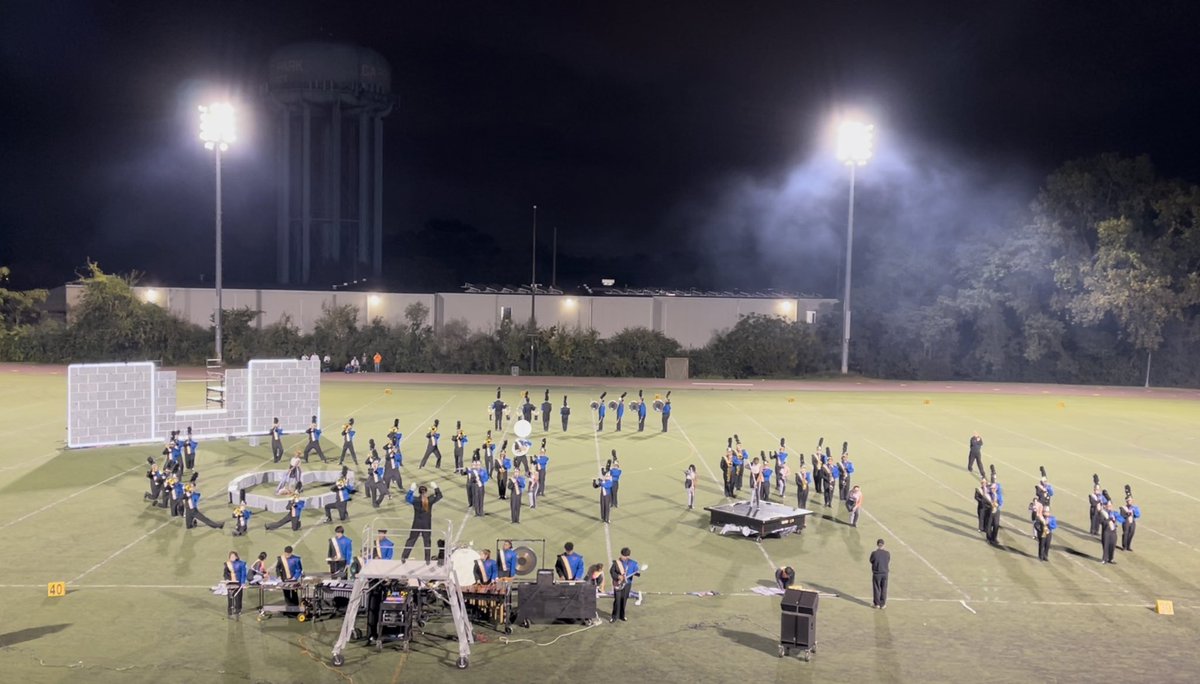 MalverneBand's tweet image. Some pictures from yesterday. Only one more performance of “Another Brick in the Wall” is left! Championships are one week from today. We can’t wait to perform in the carrier dome! #NYSFBC2021 #anotherbrickinthewall