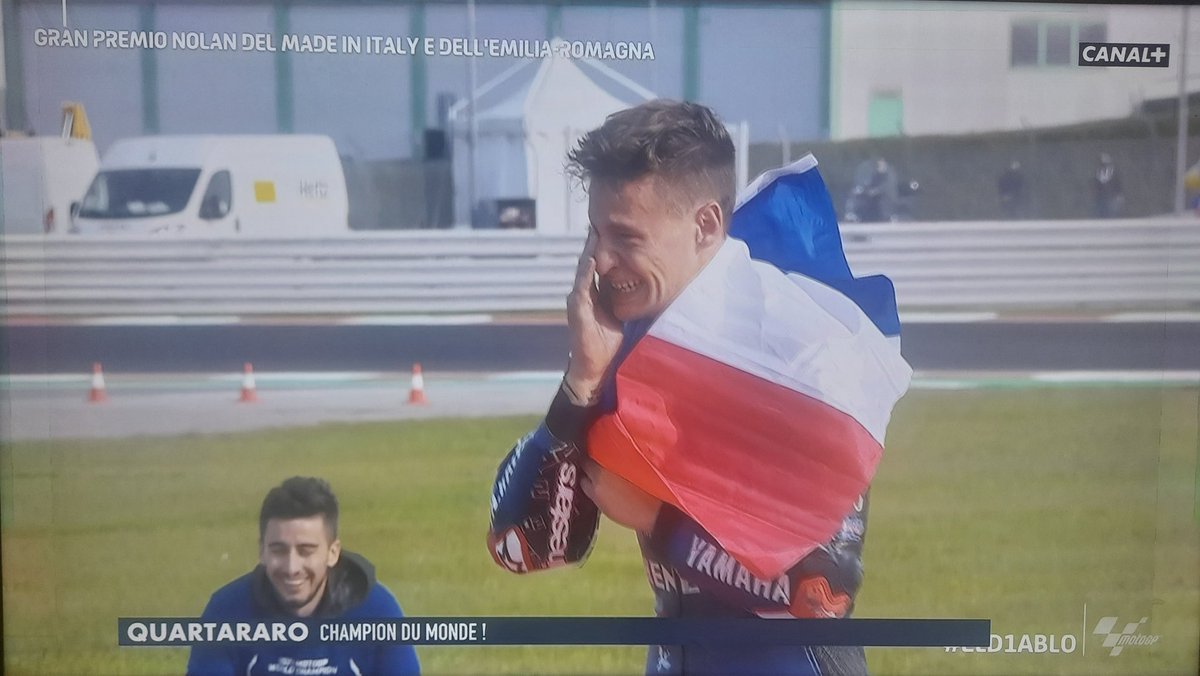 Putain mais quel pied🤩🤩
Tu mets des paillettes dans nos vies <a href="/FabioQ20/">fabio quartararo</a> 😍 Le meilleur, tout simplement, tu mérites amplement ce titre de champion du monde en Moto GP, la première fois de l'histoire pour un français dans cette catégorie💪👍 Bravo et merci🏁🇨🇵🏆
#ElDiablo 😈