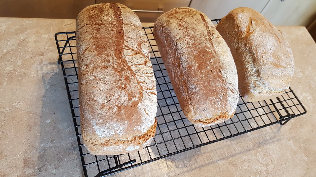 EileanIdhe's tweet photo. Back in the kitchen earlier on, prepping for dinner & making a batch of bread! πππ»πππ #hospitality #islandlife #IsleOfIona #Argyll #lovefreshbread https://t.co/nwYH0l9txo
