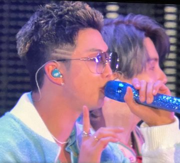 vantaeshort's tweet photo. Rm and his hair cut is killing me

#PermissionToDanceOnStage 
#BTSCONCERT https://t.co/Uc09XmbZeI