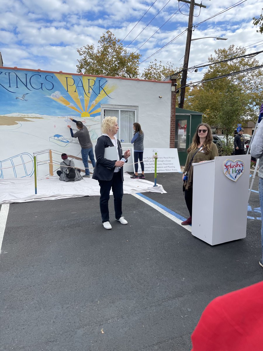 Thank you KP Chamber and Art Honor Society students for making Splashes of Hope Project a Success. The Mural design is beautiful. It is a wonderful community project.