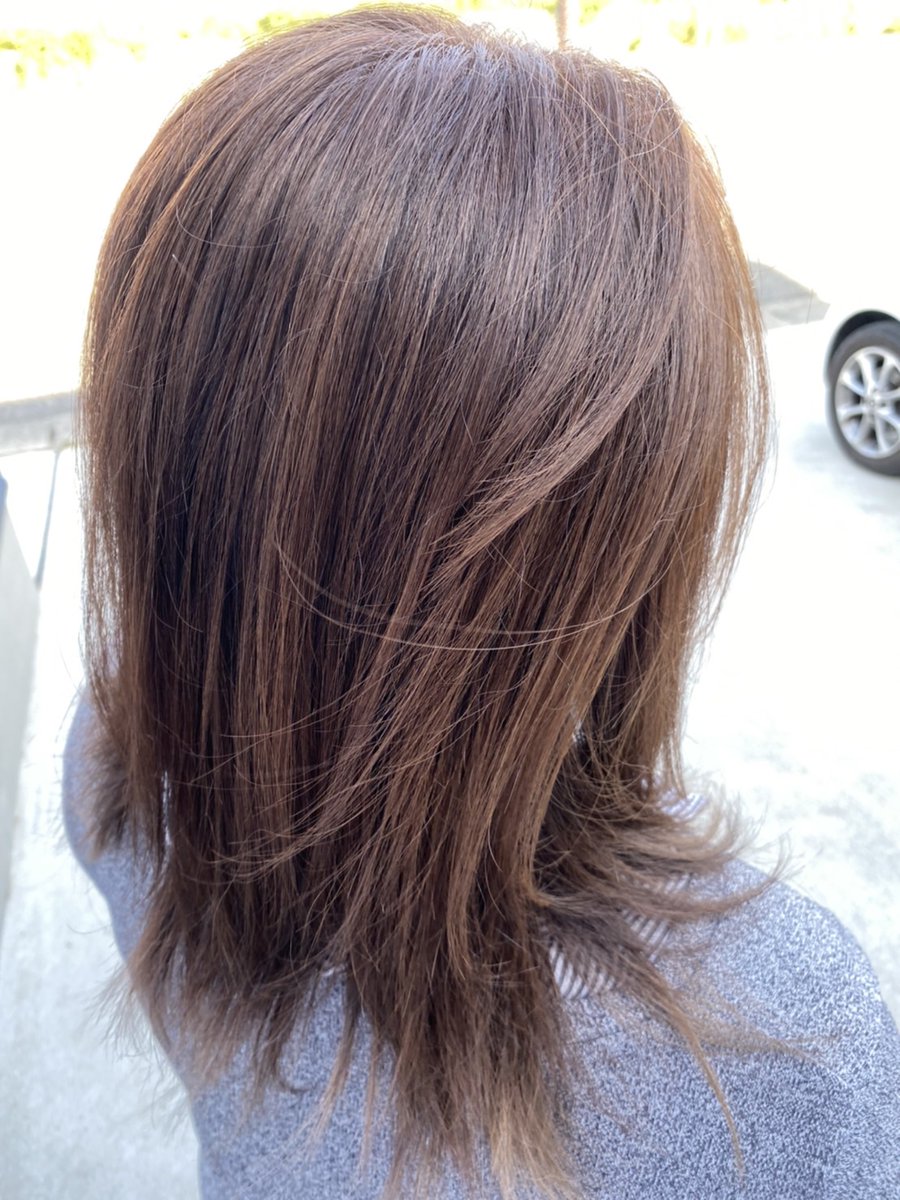 MT25_ale's tweet photo. 後ろ姿だけだと二人とも若いんだけどねぇ♫
美容師マジックだね〜
#HAIRBASE https://t.co/VfGGQfIlwA