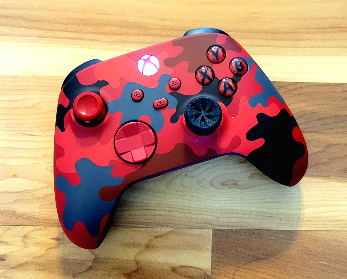 HallTKD's tweet image. New badass Xbox controller! #Xbox #XboxandChill #camocontroller