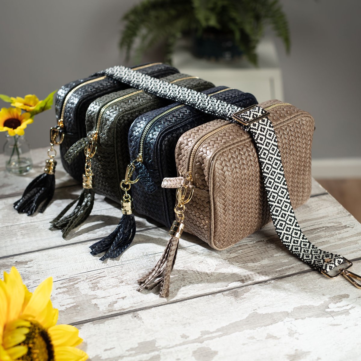 Getsmarttwo's tweet photo. These gorgeous, crossbody Italian Leather Handbags come with their self coloured strap and patterned strap of your choice and can be found @getsmarttwo.   Brilliant presents or maybe one for yourself! https://t.co/4N2NylLTZE
