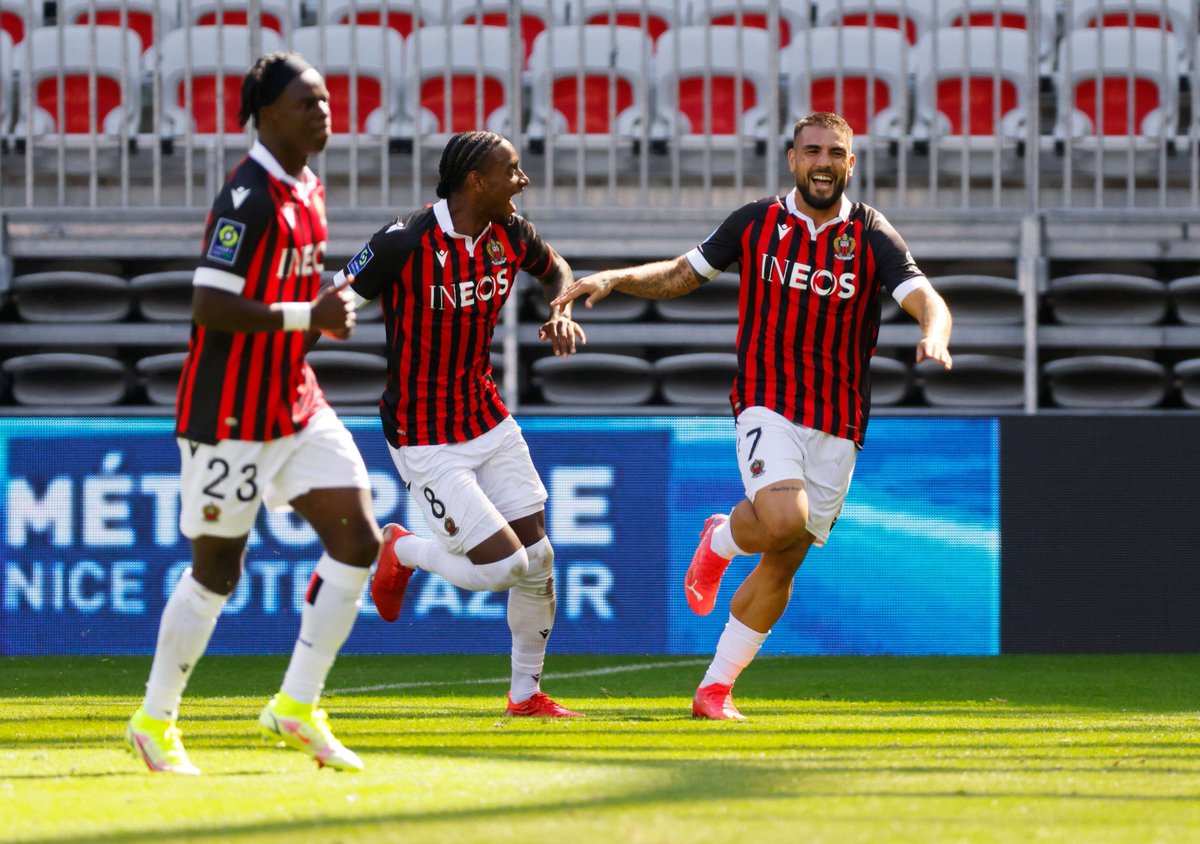 livescore's tweet photo. 81’ Nice 1-2 Lyon 😯
89’ Nice 2-2 Lyon 😲
90+3’ Nice 3-2 Lyon 🤯

A superb turnaround 👏🔴⚫️

#NiceLyon #Ligue1 https://t.co/5VZK4BTgnN