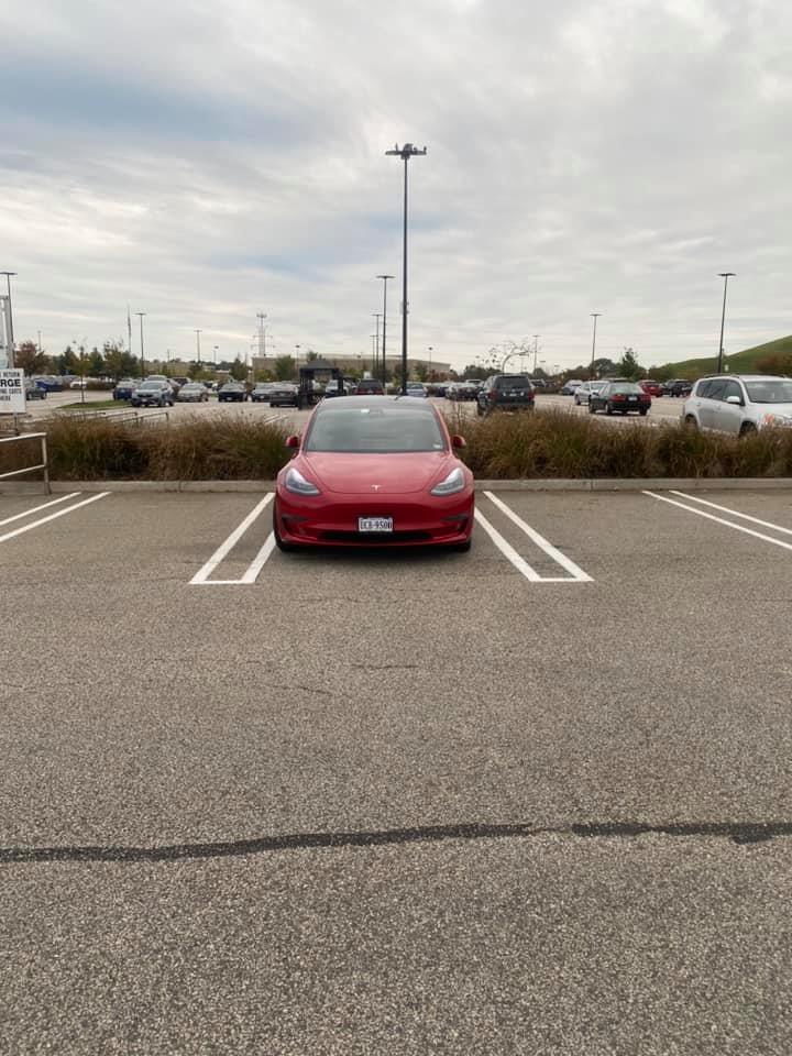 chuck_kyle's tweet photo. Pretty cool.  Updated to 10.3 in my 2021 @Tesla Model 3.  For the first time, when I went to park the #autopark kicked on.  No other cars in sight.  @SawyerMerritt @elonmusk #FSDBeta #FSDBeta10 https://t.co/9I0AmWBVWT