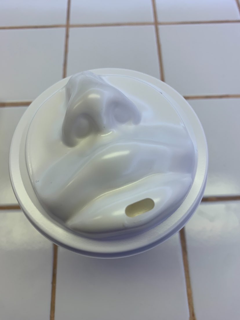 damigloss's tweet photo. now how do you drink out of this🤨🤨🤨🤨 https://t.co/5on3JZad5w