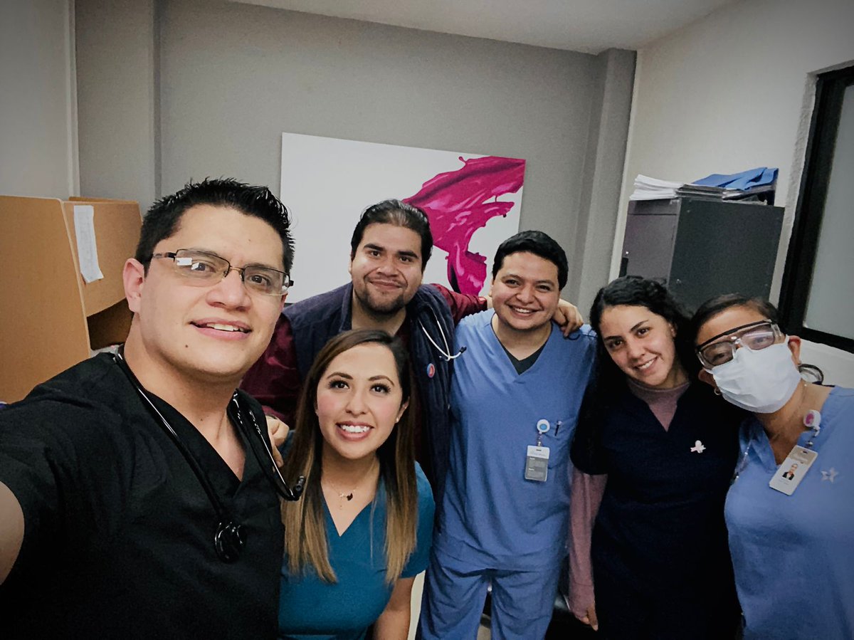 Lears17's tweet photo. No hay mejor forma de festejar el día del médico es trabajando jajaja ya estoy delirando creo

#DiaDelMedico #Medicallife #Medicalguard #hospitalfriends https://t.co/9jpejVLtLV