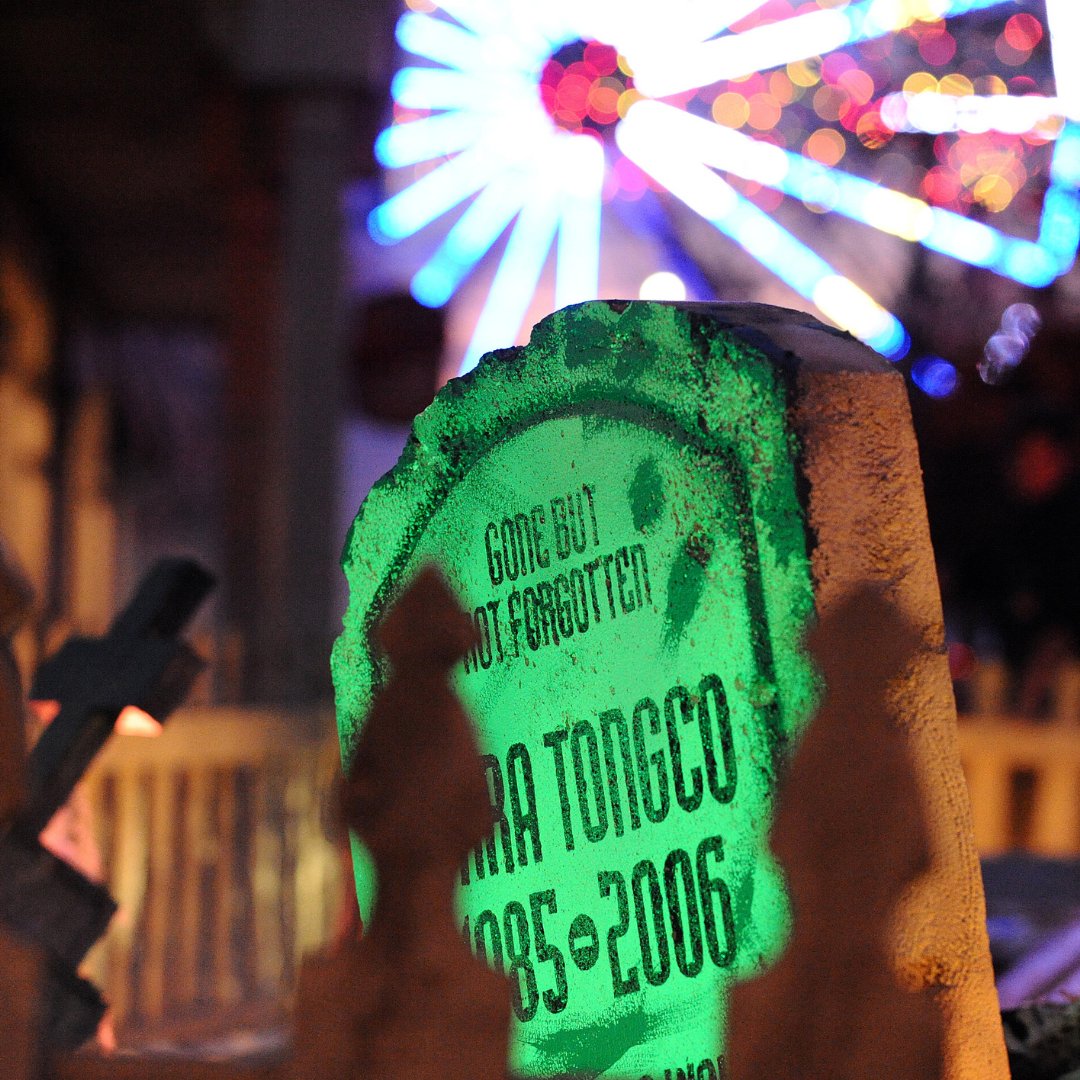 ElitchGardens's tweet photo. Explore the site of a nightmareish inn, navigate a carnival graveyard overrun by flesh-hungry clowns, and take part in bone-chilling live performances bringing stories of the undead back to life at #ElitchFrightFest! https://t.co/cw9mYkvTTQ
