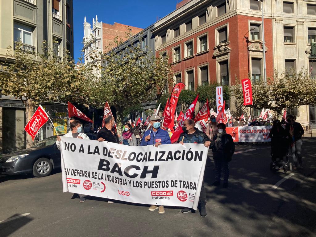 CCOOLeon's tweet photo. 📢Manifestación contra el cierre de Jupiter Bach. 

✊Por el futuro del sector eólico. Defendamos la industria y el empleo de León. https://t.co/1wQlGkkoOI