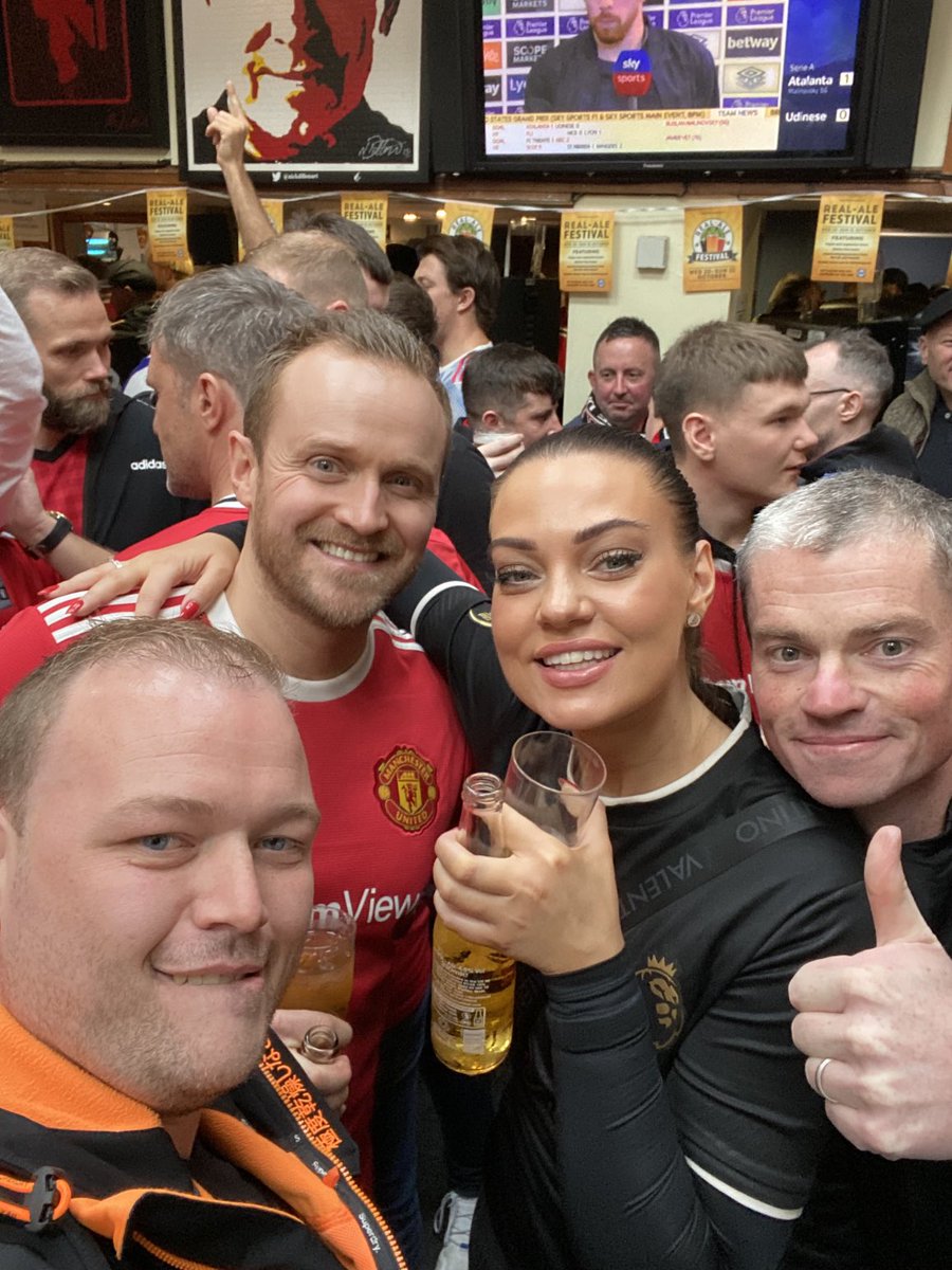 Charlie49479817's tweet photo. Great too meet these great guys today #bishopsblaize. Come on Man Utd. https://t.co/g3egil0yDP